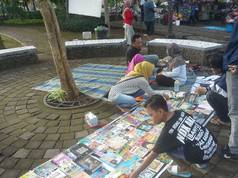 Taman Baca Masyarakat Literatif di taman kota Semarang